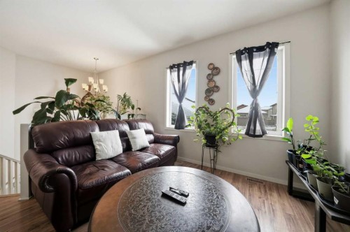 14 Thomas Place, Red Deer, AB - Indoor Photo Showing Living Room