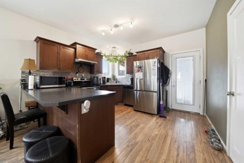 14 Thomas Place, Red Deer, AB - Indoor Photo Showing Kitchen