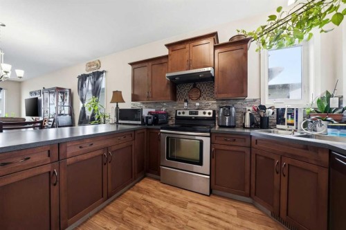 14 Thomas Place, Red Deer, AB - Indoor Photo Showing Kitchen With Double Sink