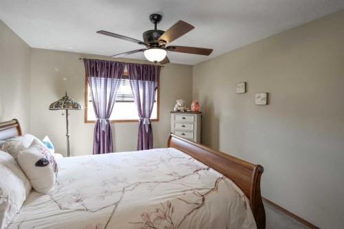 22D-32 Daines Avenue, Red Deer, AB - Indoor Photo Showing Bedroom