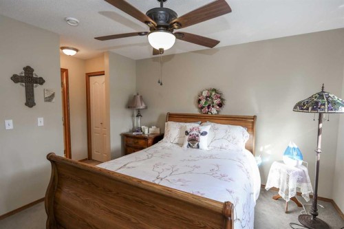 22D-32 Daines Avenue, Red Deer, AB - Indoor Photo Showing Bedroom