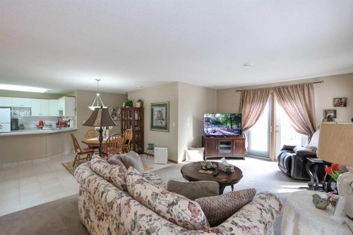 22D-32 Daines Avenue, Red Deer, AB - Indoor Photo Showing Living Room