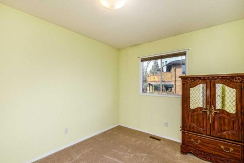 32 Greig Drive, Red Deer, AB - Indoor Photo Showing Other Room