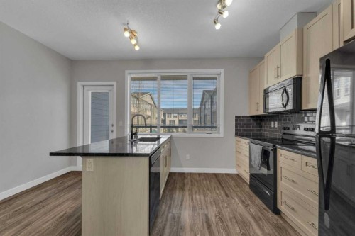 304-125 Caribou Crescent, Red Deer, AB - Indoor Photo Showing Kitchen With Upgraded Kitchen