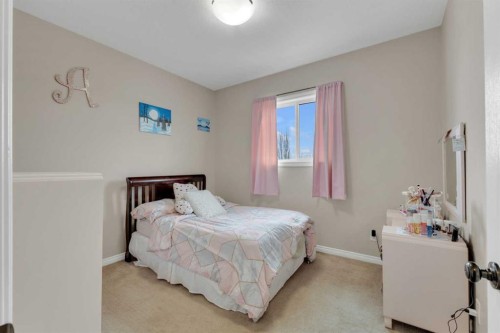 29 Emily Crescent, Lacombe, AB - Indoor Photo Showing Bedroom