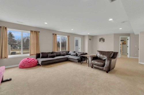 29 Emily Crescent, Lacombe, AB - Indoor Photo Showing Living Room