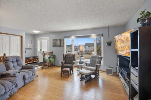 4708 55 Street, Killam, AB - Indoor Photo Showing Living Room