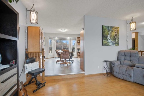 4708 55 Street, Killam, AB - Indoor Photo Showing Living Room