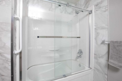 4708 55 Street, Killam, AB - Indoor Photo Showing Bathroom