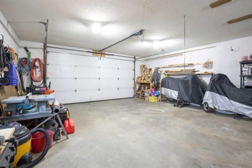 4708 55 Street, Killam, AB - Indoor Photo Showing Garage
