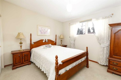 20 Macleod Close, Red Deer, AB - Indoor Photo Showing Bedroom