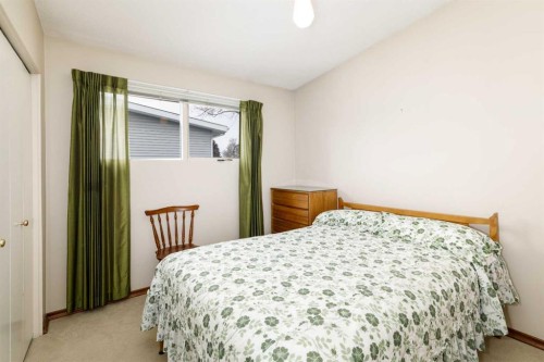 20 Macleod Close, Red Deer, AB - Indoor Photo Showing Bedroom