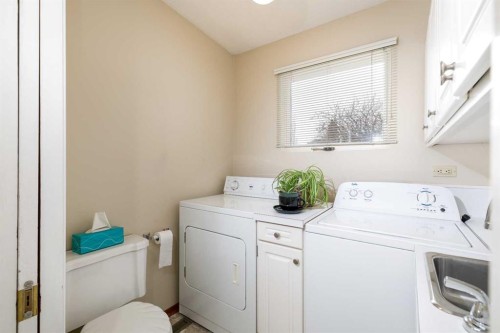 20 Macleod Close, Red Deer, AB - Indoor Photo Showing Laundry Room