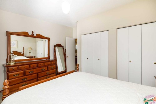 20 Macleod Close, Red Deer, AB - Indoor Photo Showing Bedroom