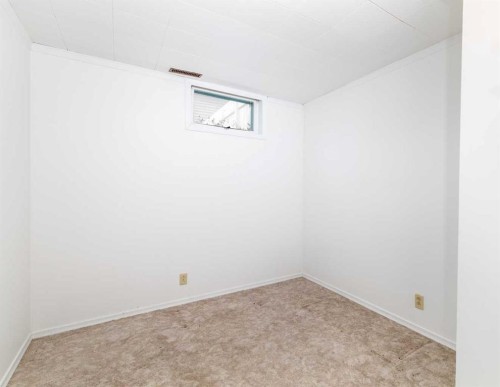 20 Macleod Close, Red Deer, AB - Indoor Photo Showing Other Room