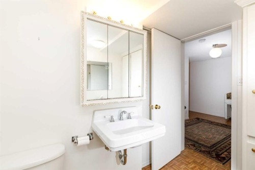 20 Macleod Close, Red Deer, AB - Indoor Photo Showing Bathroom