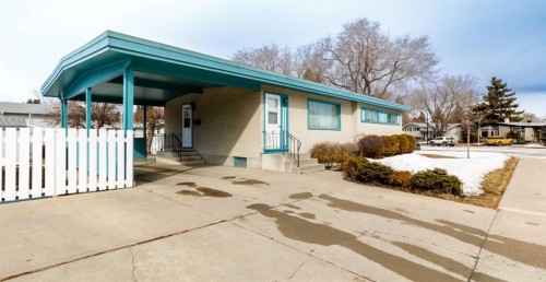 20 Macleod Close, Red Deer, AB - Outdoor