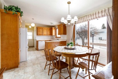 20 Macleod Close, Red Deer, AB - Indoor Photo Showing Dining Room