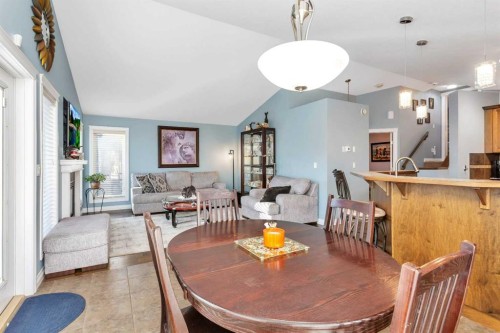 5 Heritage Drive, Penhold, AB - Indoor Photo Showing Dining Room