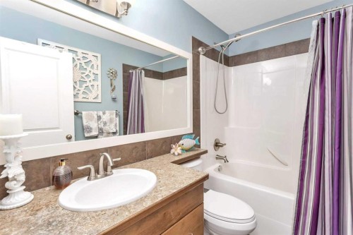 5 Heritage Drive, Penhold, AB - Indoor Photo Showing Bathroom