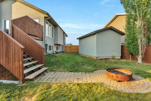 5 Heritage Drive, Penhold, AB - Outdoor With Exterior