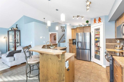 5 Heritage Drive, Penhold, AB - Indoor Photo Showing Kitchen With Upgraded Kitchen