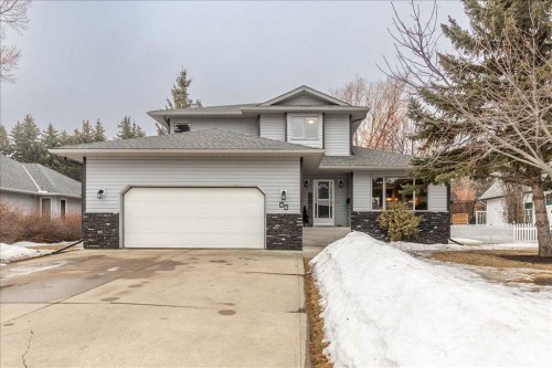 44 Pickwick Lane  Lacombe, AB T4L 1T5