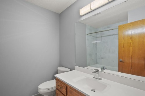 87 Denison Crescent, Red Deer, AB - Indoor Photo Showing Bathroom