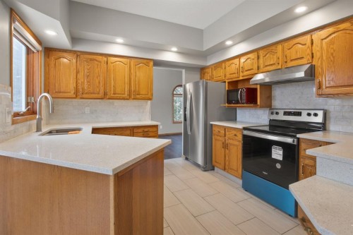 87 Denison Crescent, Red Deer, AB - Indoor Photo Showing Kitchen