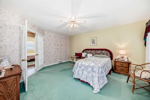5205 55St., Rimbey, AB - Indoor Photo Showing Bedroom