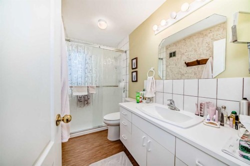 5205 55St., Rimbey, AB - Indoor Photo Showing Bathroom