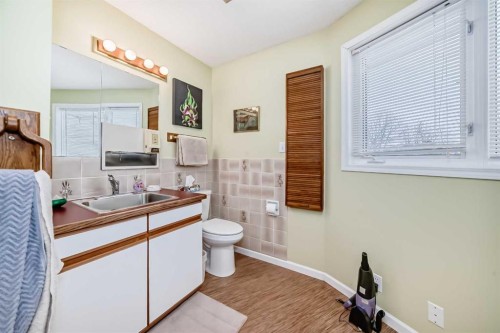 5205 55St., Rimbey, AB - Indoor Photo Showing Bathroom