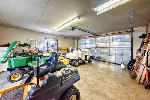 5205 55St., Rimbey, AB - Indoor Photo Showing Garage