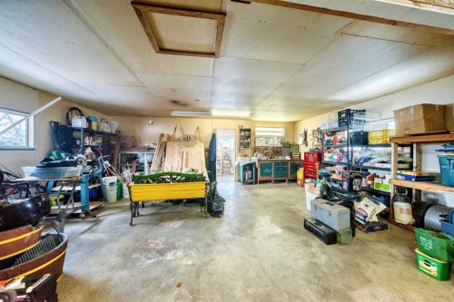5205 55St., Rimbey, AB - Indoor Photo Showing Garage