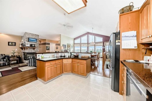 5205 55St., Rimbey, AB - Indoor Photo Showing Kitchen
