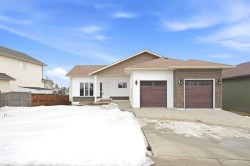 5123 55 Street Close Eckville, AB T0M 0X0