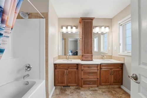 122 Sutherland Close, Red Deer, AB - Indoor Photo Showing Bathroom