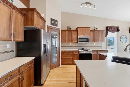 122 Sutherland Close, Red Deer, AB - Indoor Photo Showing Kitchen With Double Sink