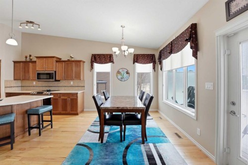 122 Sutherland Close, Red Deer, AB - Indoor Photo Showing Dining Room
