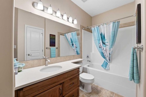 122 Sutherland Close, Red Deer, AB - Indoor Photo Showing Bathroom