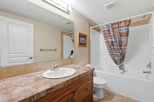 122 Sutherland Close, Red Deer, AB - Indoor Photo Showing Bathroom