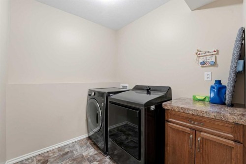122 Sutherland Close, Red Deer, AB - Indoor Photo Showing Laundry Room