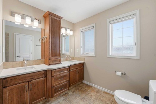 122 Sutherland Close, Red Deer, AB - Indoor Photo Showing Bathroom