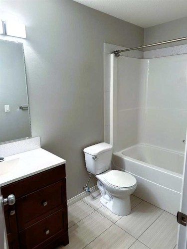 3402 49 Avenue, Red Deer, AB - Indoor Photo Showing Bathroom