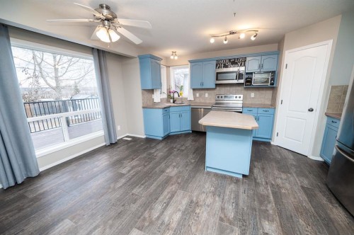 75 Doherty Close, Red Deer, AB - Indoor Photo Showing Kitchen