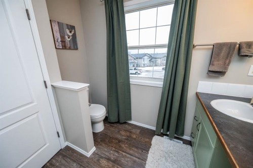 75 Doherty Close, Red Deer, AB - Indoor Photo Showing Bathroom