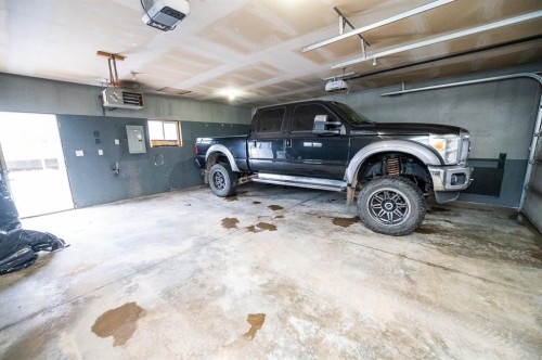 75 Doherty Close, Red Deer, AB - Indoor Photo Showing Garage