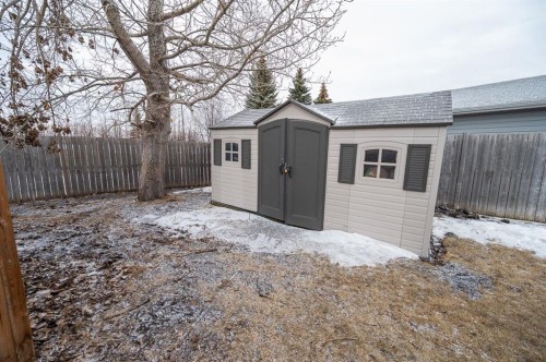 75 Doherty Close, Red Deer, AB - Outdoor