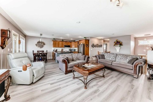 232 Deschner Close, Red Deer, AB - Indoor Photo Showing Living Room