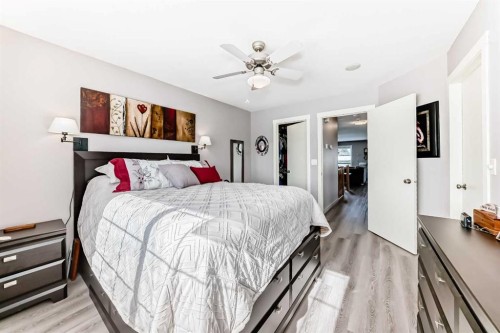 232 Deschner Close, Red Deer, AB - Indoor Photo Showing Bedroom